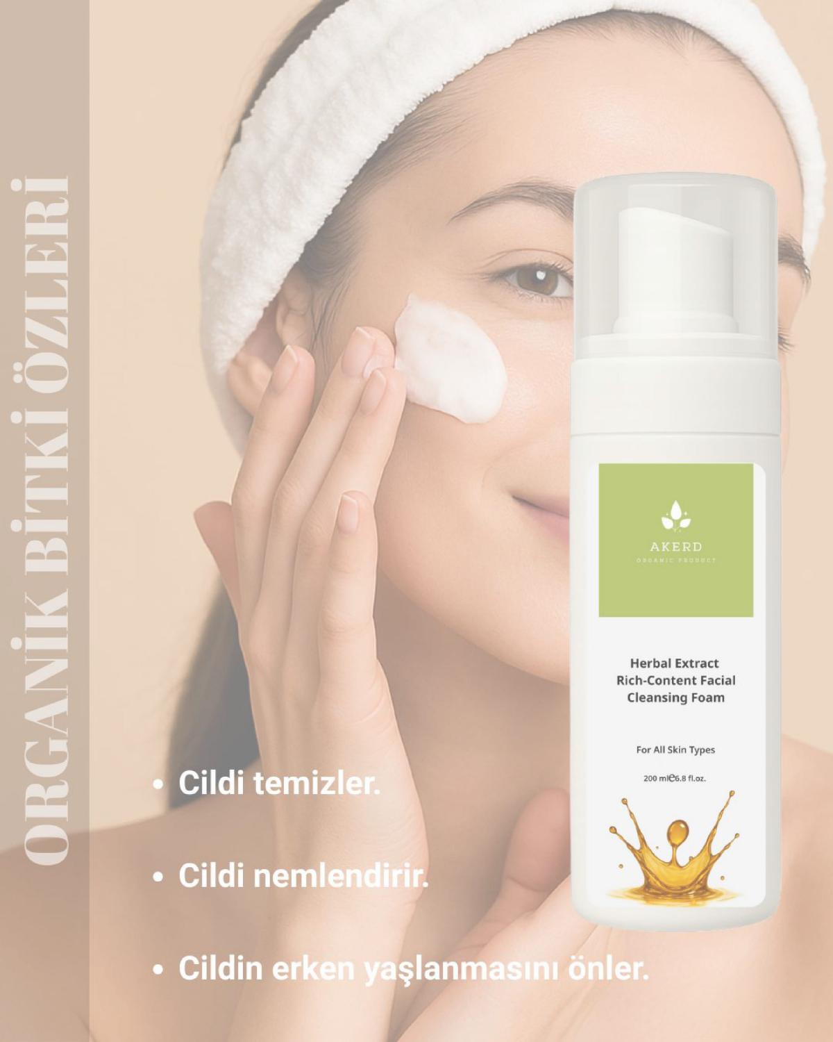 AKERD COSMETİCS Köpük Yüz Köpüğü Cildi Temizler ve Nemlendirme Tüm Ciltler İçin